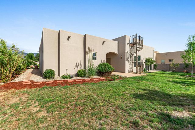 8223 Desert Lily Lane NE, Albuquerque, NM 87122