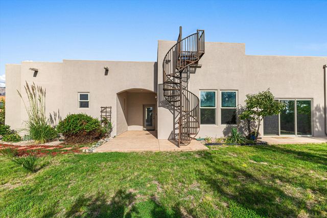 8223 Desert Lily Lane NE, Albuquerque, NM 87122