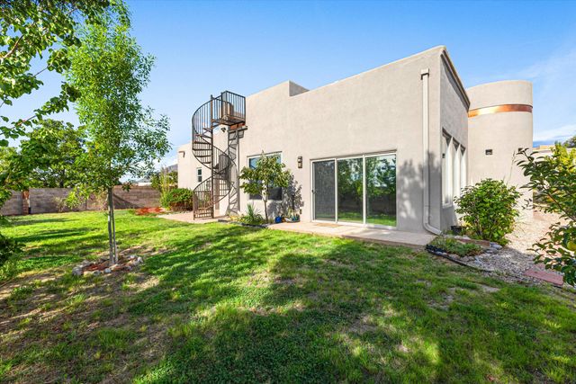 8223 Desert Lily Lane NE, Albuquerque, NM 87122