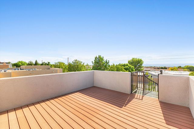 8223 Desert Lily Lane NE, Albuquerque, NM 87122