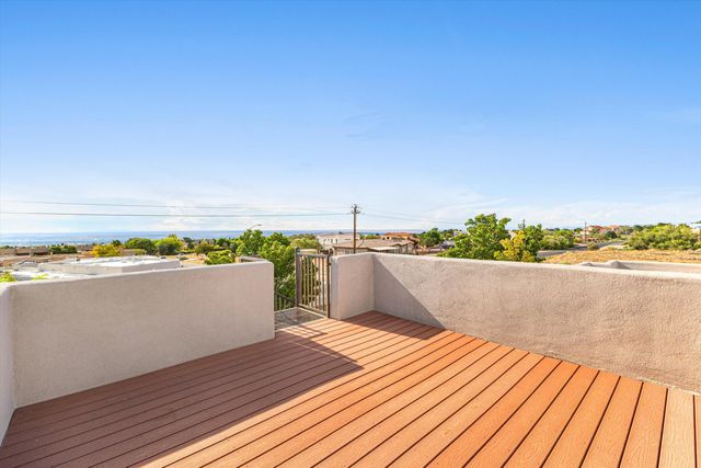 8223 Desert Lily Lane NE, Albuquerque, NM 87122
