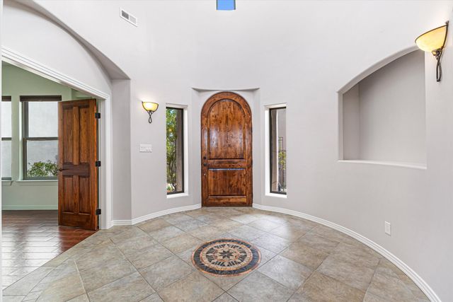 8223 Desert Lily Lane NE, Albuquerque, NM 87122