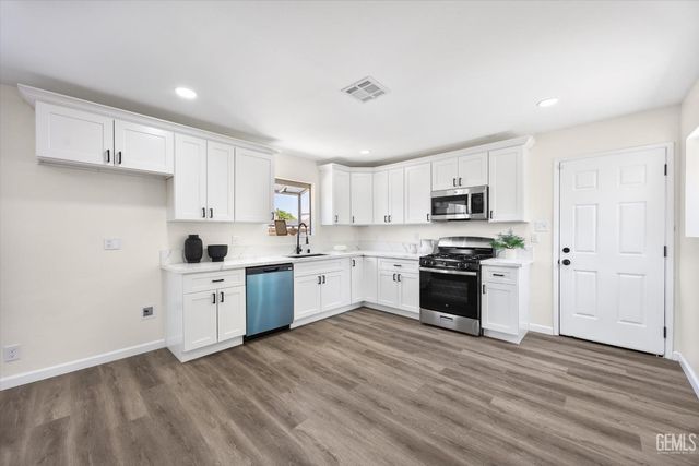 2814 College Avenue, Bakersfield, CA 93306