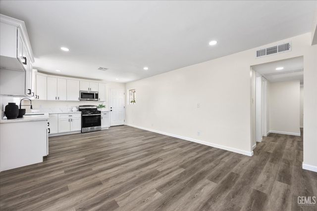 2814 College Avenue, Bakersfield, CA 93306