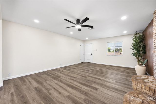 2814 College Avenue, Bakersfield, CA 93306