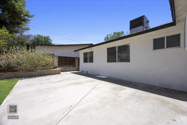 2814 College Avenue, Bakersfield, CA 93306