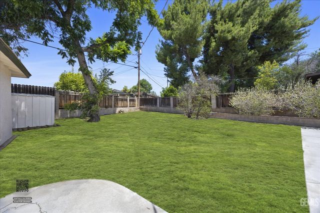 2814 College Avenue, Bakersfield, CA 93306