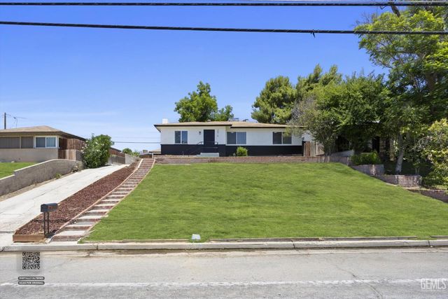 2814 College Avenue, Bakersfield, CA 93306