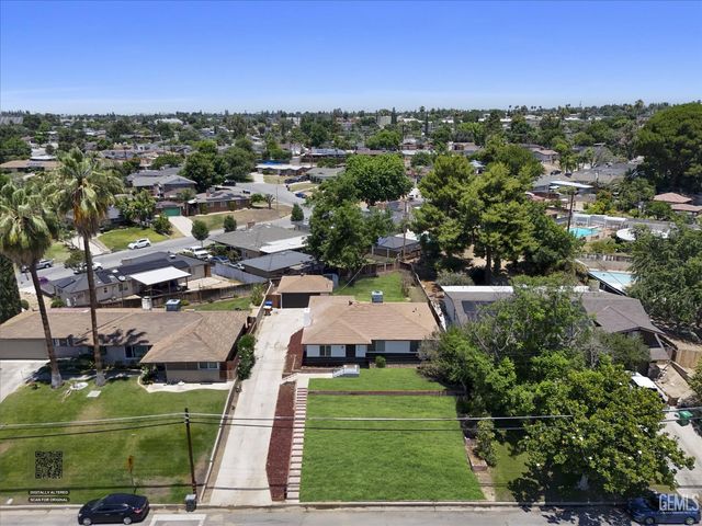 2814 College Avenue, Bakersfield, CA 93306