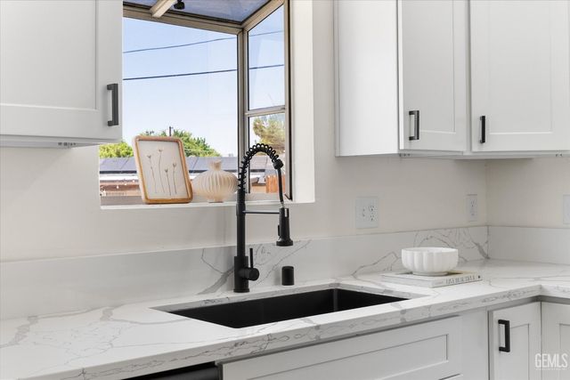 2814 College Avenue, Bakersfield, CA 93306