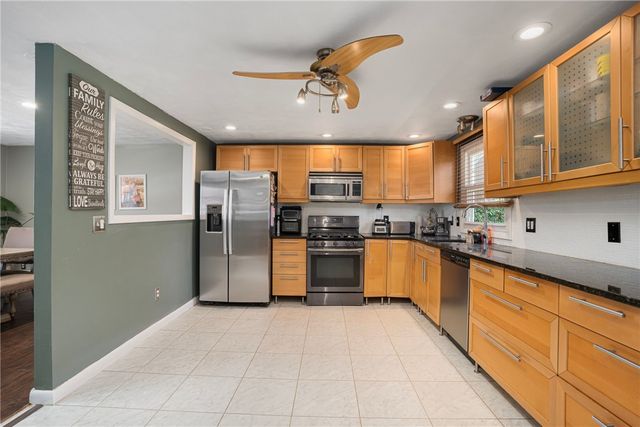 44 Quaker Drive, West Warwick, RI 02893