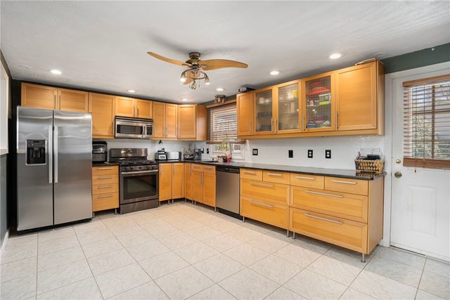 44 Quaker Drive, West Warwick, RI 02893