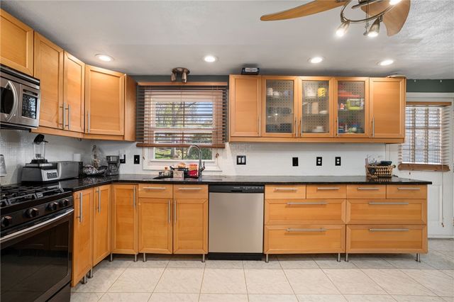 44 Quaker Drive, West Warwick, RI 02893