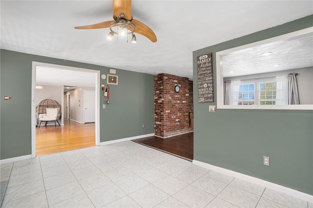 44 Quaker Drive, West Warwick, RI 02893