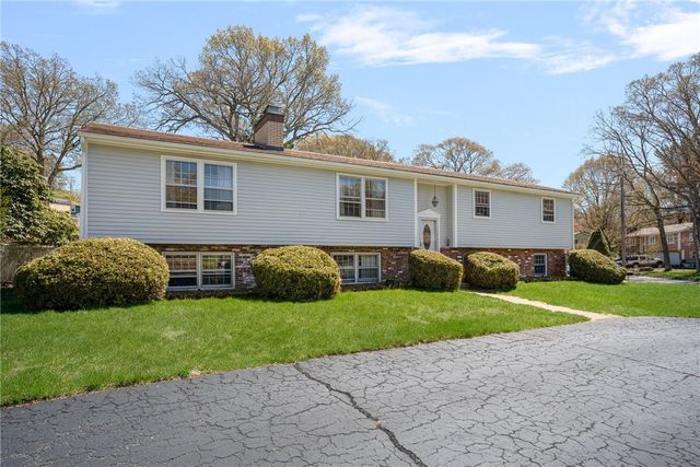 44 Quaker Drive, West Warwick, RI 02893