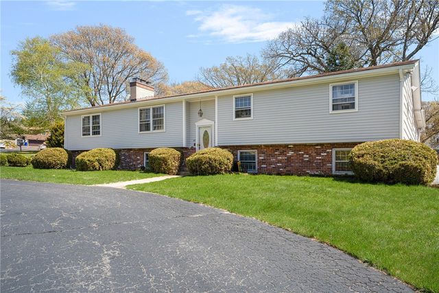 44 Quaker Drive, West Warwick, RI 02893
