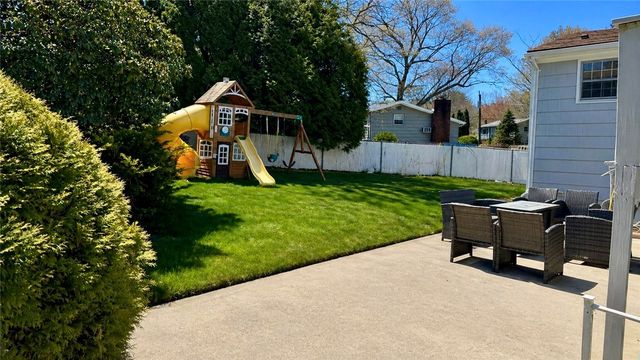 44 Quaker Drive, West Warwick, RI 02893