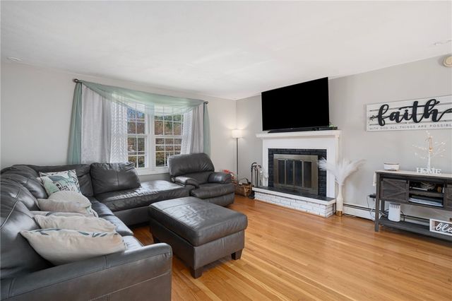 44 Quaker Drive, West Warwick, RI 02893