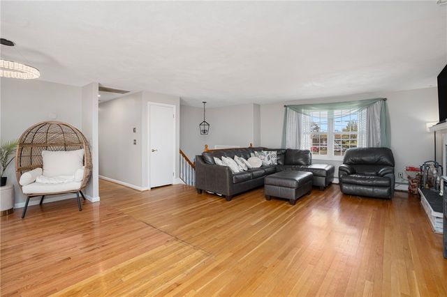 44 Quaker Drive, West Warwick, RI 02893