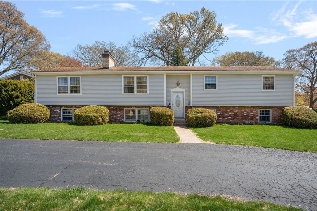 44 Quaker Drive, West Warwick, RI 02893