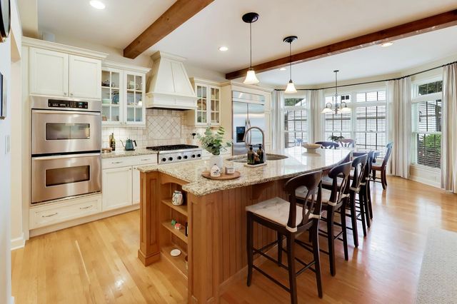 338 S Gibbons Avenue, Arlington Heights, IL 60004