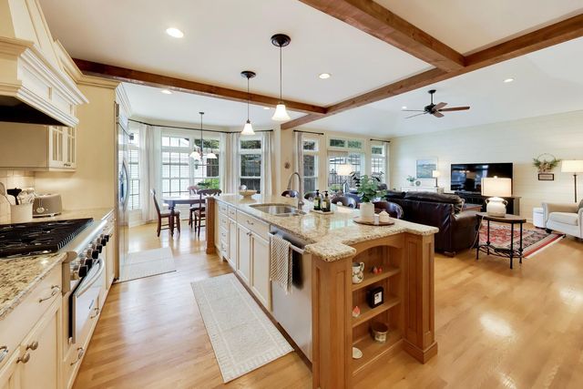 338 S Gibbons Avenue, Arlington Heights, IL 60004