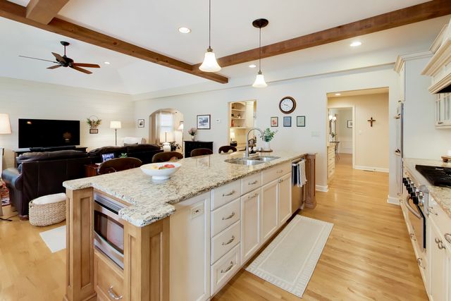 338 S Gibbons Avenue, Arlington Heights, IL 60004