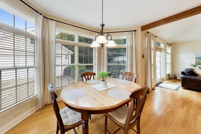 338 S Gibbons Avenue, Arlington Heights, IL 60004