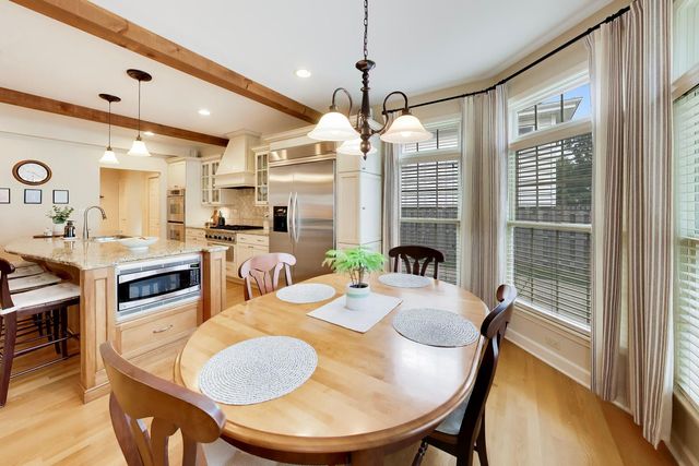 338 S Gibbons Avenue, Arlington Heights, IL 60004