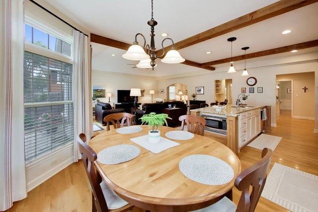 338 S Gibbons Avenue, Arlington Heights, IL 60004