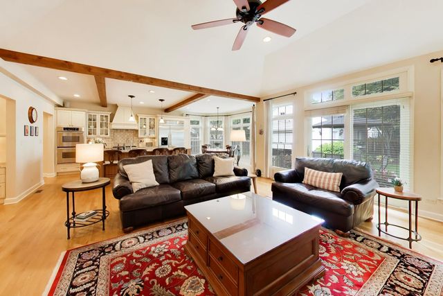 338 S Gibbons Avenue, Arlington Heights, IL 60004