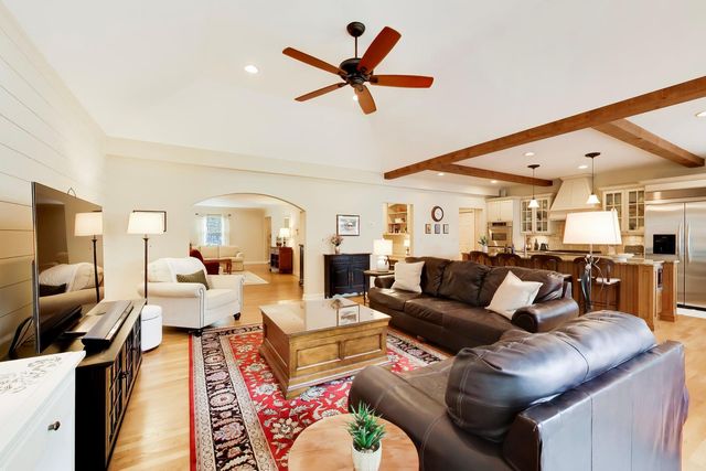 338 S Gibbons Avenue, Arlington Heights, IL 60004