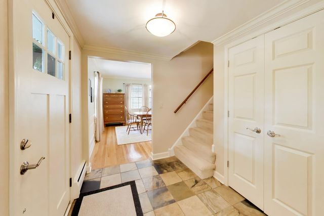 338 S Gibbons Avenue, Arlington Heights, IL 60004