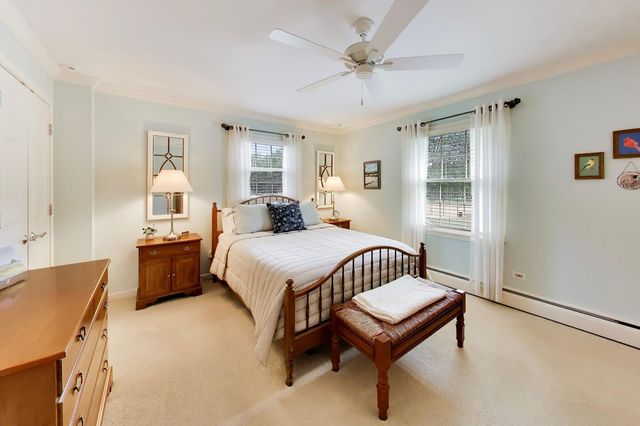 338 S Gibbons Avenue, Arlington Heights, IL 60004