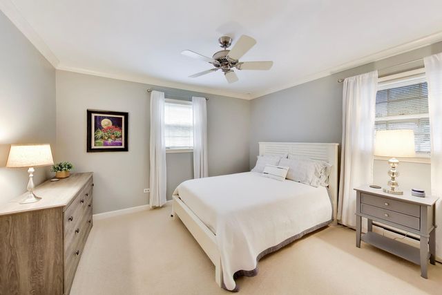 338 S Gibbons Avenue, Arlington Heights, IL 60004