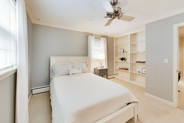 338 S Gibbons Avenue, Arlington Heights, IL 60004