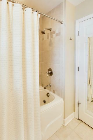 338 S Gibbons Avenue, Arlington Heights, IL 60004