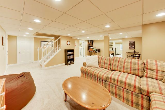 338 S Gibbons Avenue, Arlington Heights, IL 60004