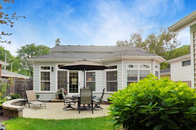 338 S Gibbons Avenue, Arlington Heights, IL 60004