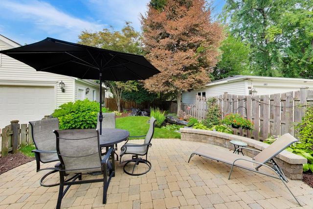 338 S Gibbons Avenue, Arlington Heights, IL 60004