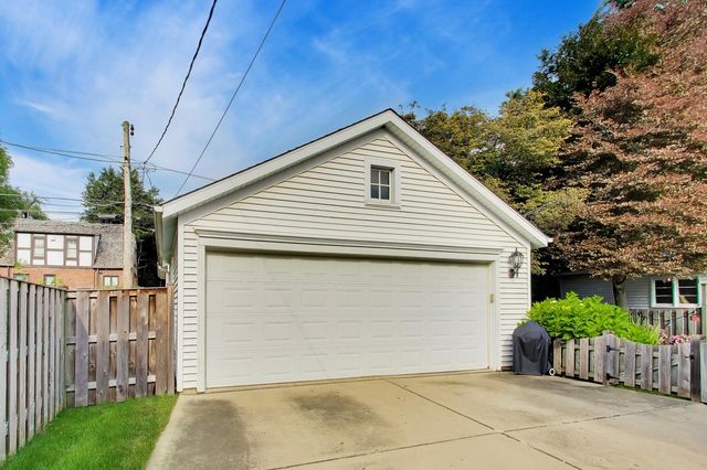 338 S Gibbons Avenue, Arlington Heights, IL 60004