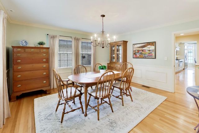 338 S Gibbons Avenue, Arlington Heights, IL 60004