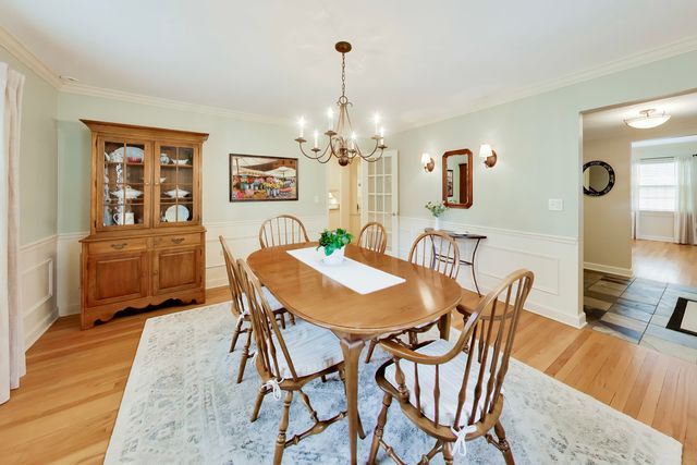 338 S Gibbons Avenue, Arlington Heights, IL 60004