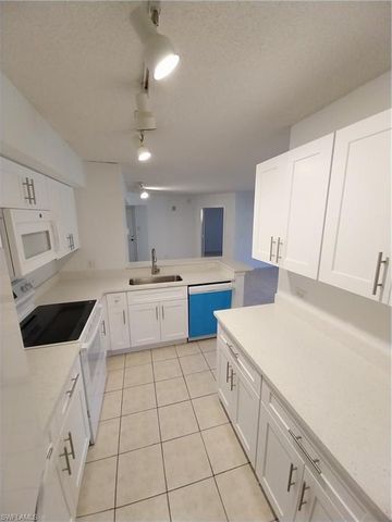 8950 Colonnades CT E # 824, Bonita Springs, FL 34135