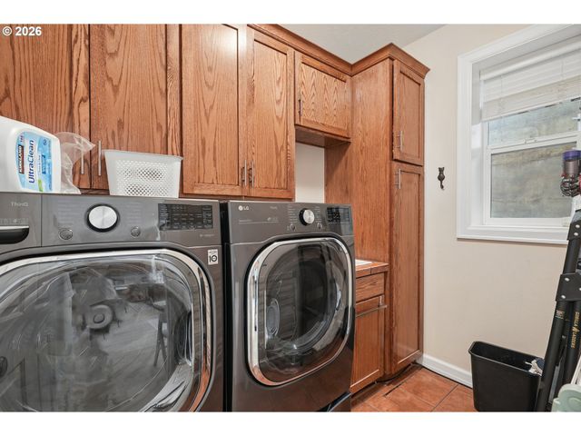 4849 Se ANDEREGG Loop, Portland, OR 97236