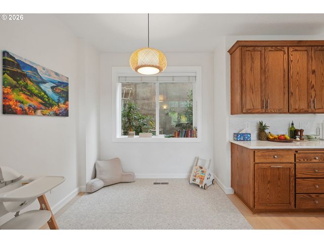 4849 Se ANDEREGG Loop, Portland, OR 97236