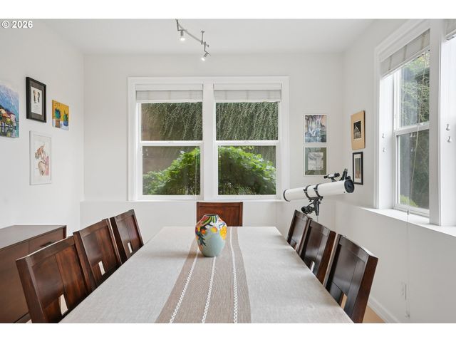 4849 Se ANDEREGG Loop, Portland, OR 97236