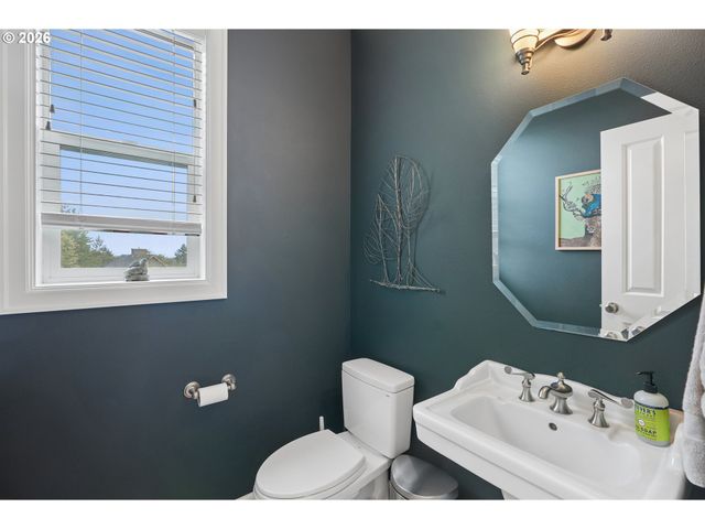 4849 Se ANDEREGG Loop, Portland, OR 97236