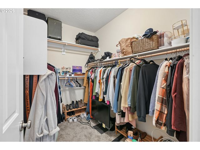 4849 Se ANDEREGG Loop, Portland, OR 97236
