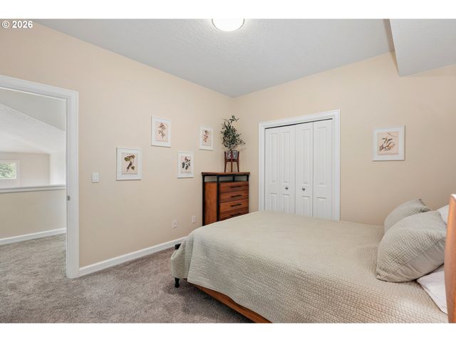 4849 Se ANDEREGG Loop, Portland, OR 97236